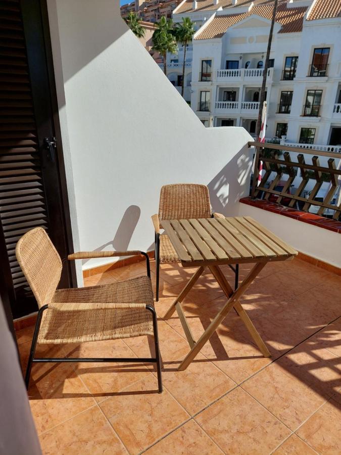 Greatly Located Apartment With Heated Pool, Los Cristianos Лос Кристианос Екстериор снимка
