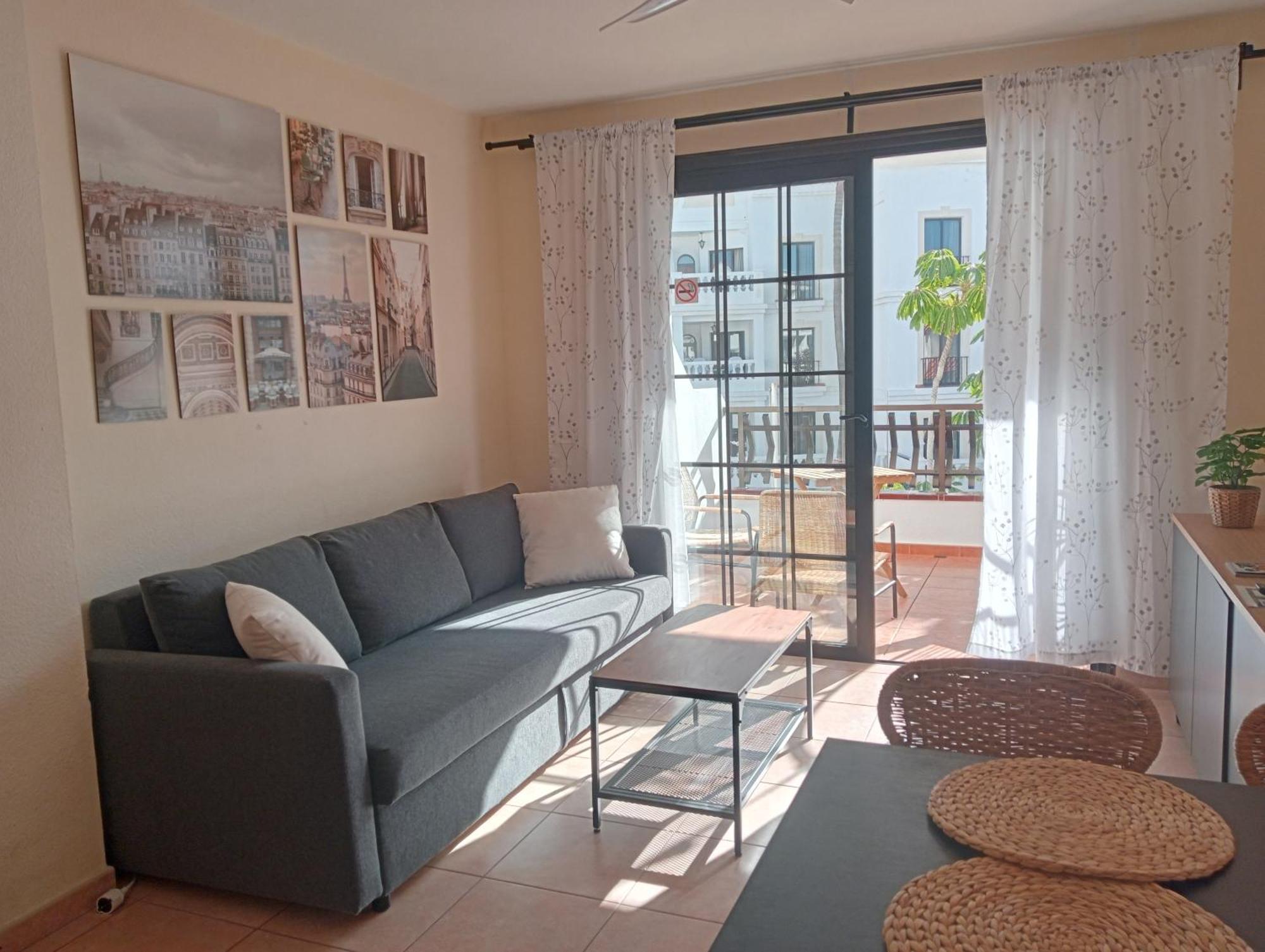 Greatly Located Apartment With Heated Pool, Los Cristianos Лос Кристианос Екстериор снимка