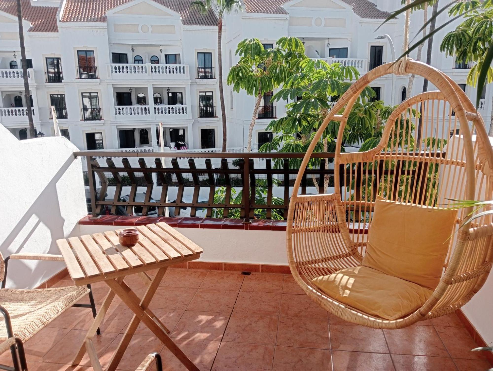 Greatly Located Apartment With Heated Pool, Los Cristianos Лос Кристианос Екстериор снимка