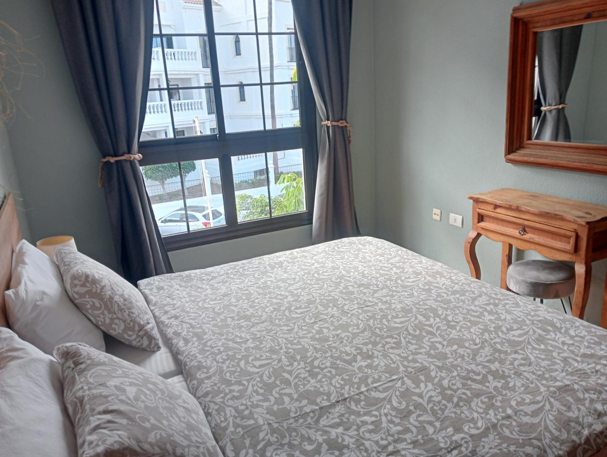 Greatly Located Apartment With Heated Pool, Los Cristianos Лос Кристианос Екстериор снимка
