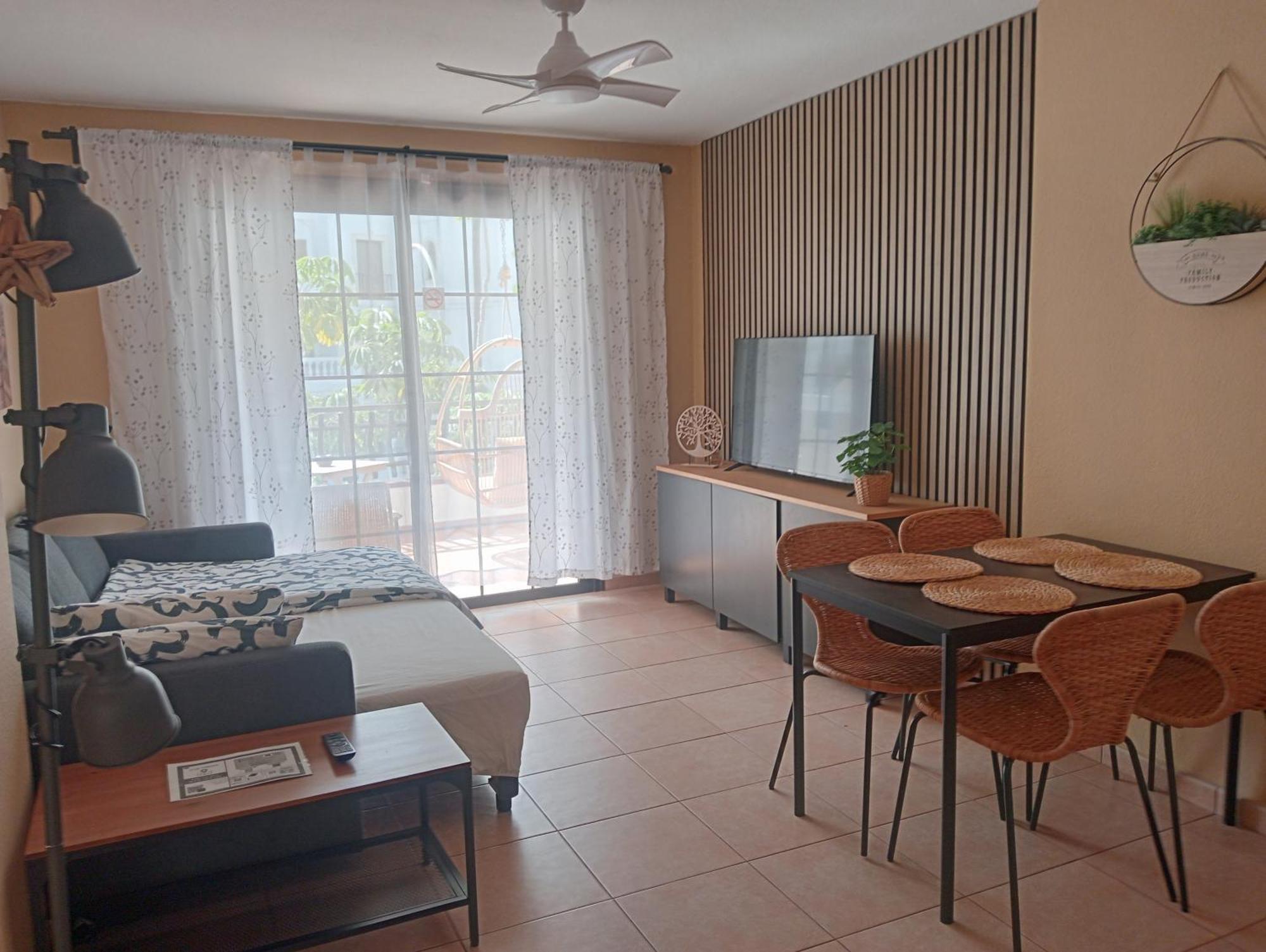Greatly Located Apartment With Heated Pool, Los Cristianos Лос Кристианос Екстериор снимка