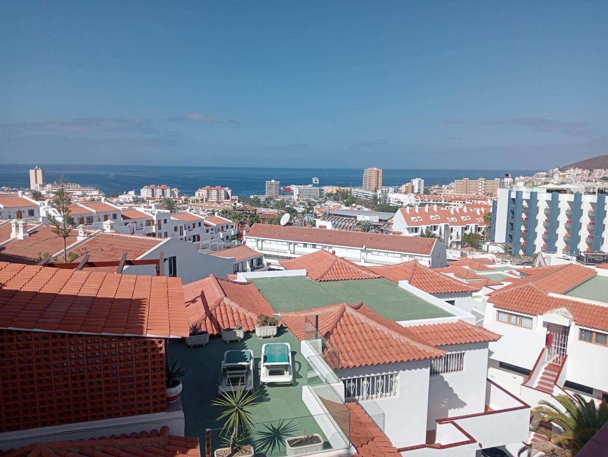 Greatly Located Apartment With Heated Pool, Los Cristianos Лос Кристианос Екстериор снимка