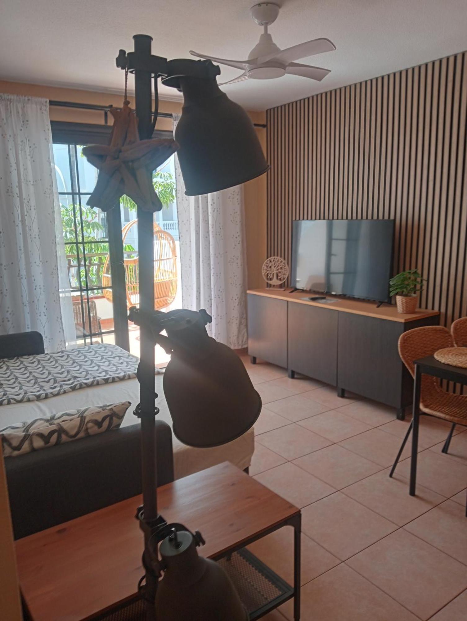 Greatly Located Apartment With Heated Pool, Los Cristianos Лос Кристианос Екстериор снимка