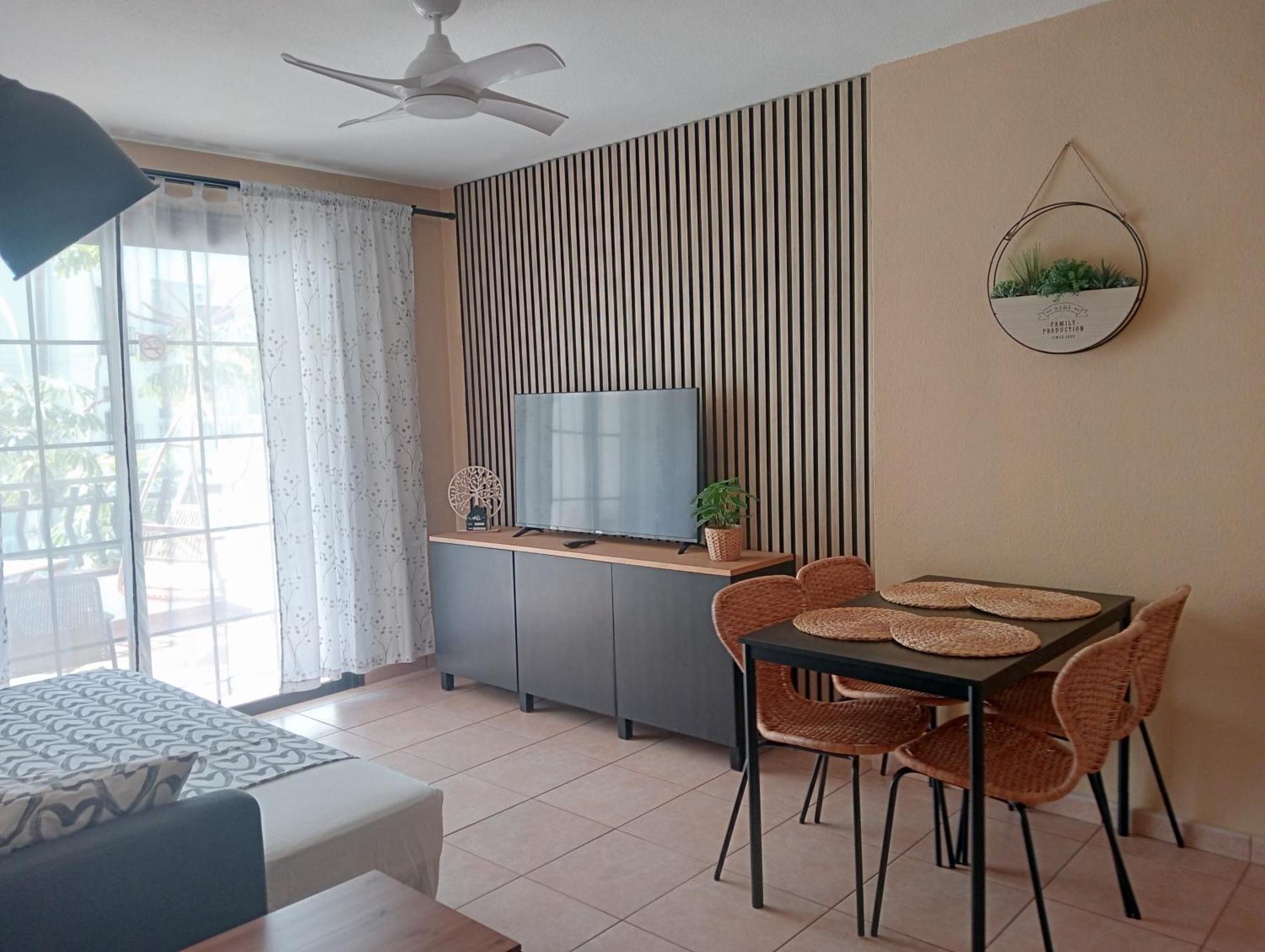 Greatly Located Apartment With Heated Pool, Los Cristianos Лос Кристианос Екстериор снимка