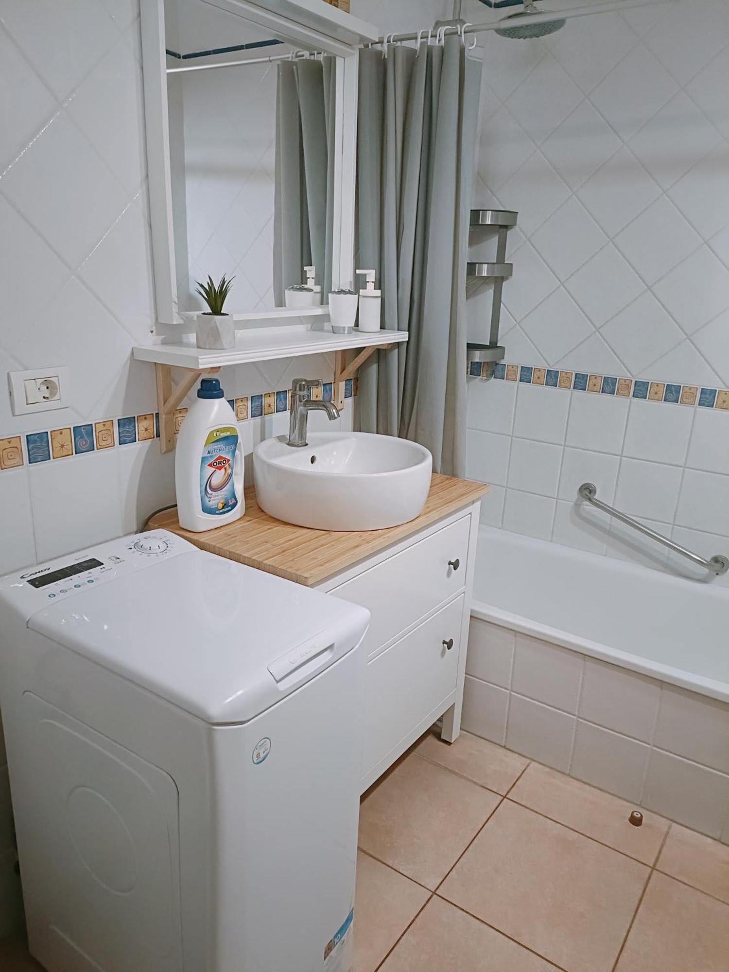 Greatly Located Apartment With Heated Pool, Los Cristianos Лос Кристианос Екстериор снимка