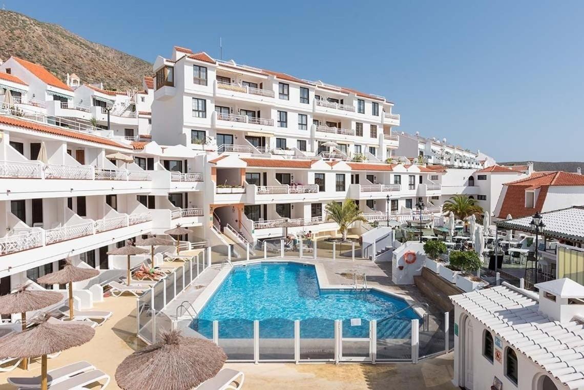 Greatly Located Apartment With Heated Pool, Los Cristianos Лос Кристианос Екстериор снимка