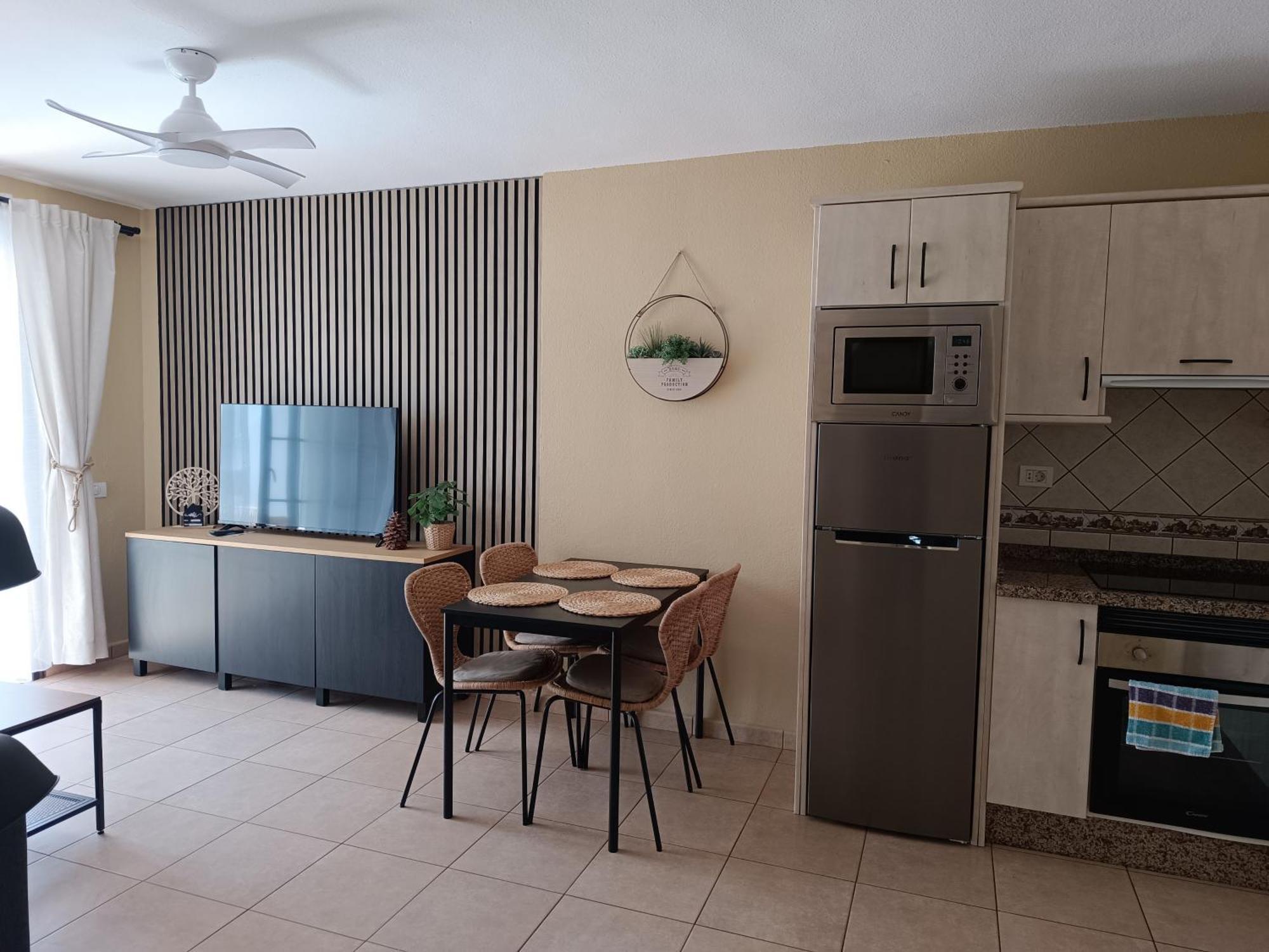 Greatly Located Apartment With Heated Pool, Los Cristianos Лос Кристианос Екстериор снимка